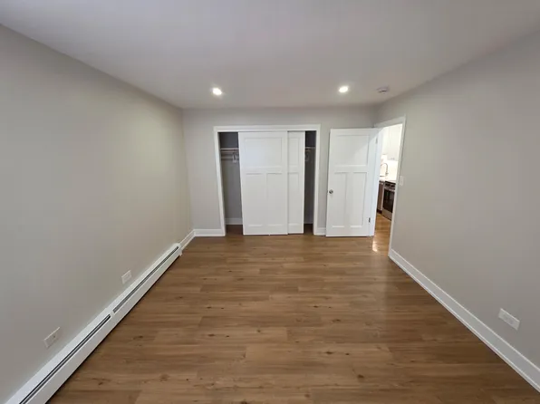 419 S East Ave APT 2D, Oak Park, IL 60302