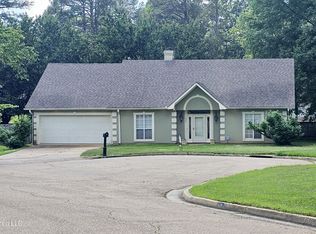 425 Autumn Creek Dr, Ridgeland, MS 39157