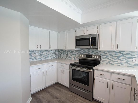 5th image of 16 Oxford Ln #16
