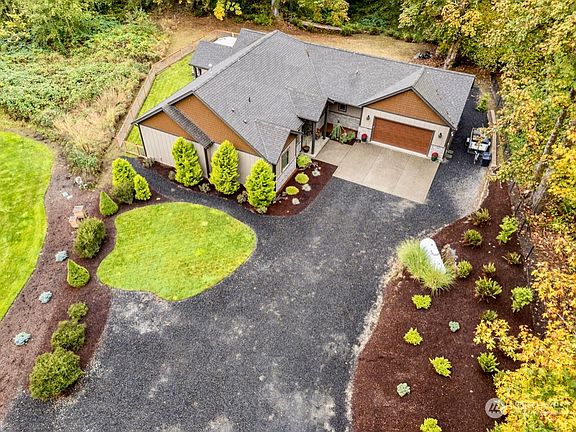4th image of 6121 Buckthorn Court NW