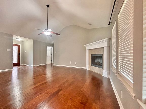 4th image of 1732 White Oak Ln