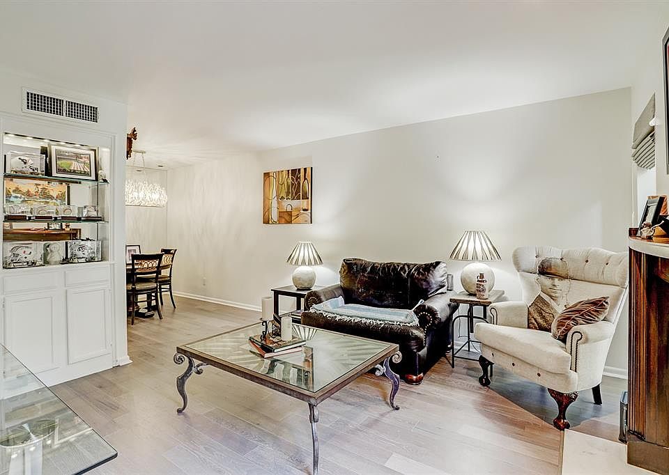 1st image of 1601 S Shepherd Dr APT 30