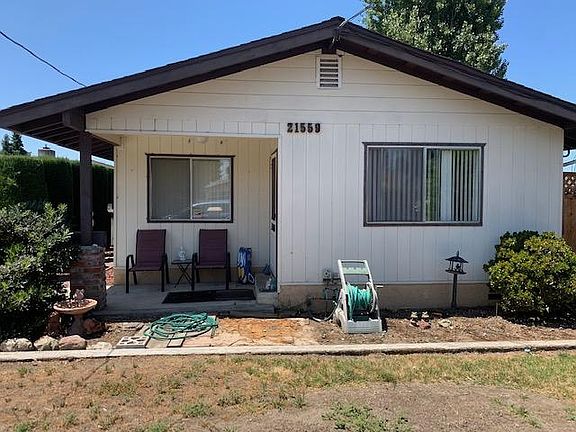 3rd image of 21559 Banyan St