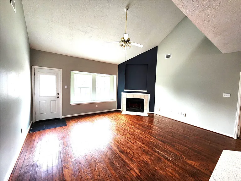 3131 Signal Hill Dr — Photo 16