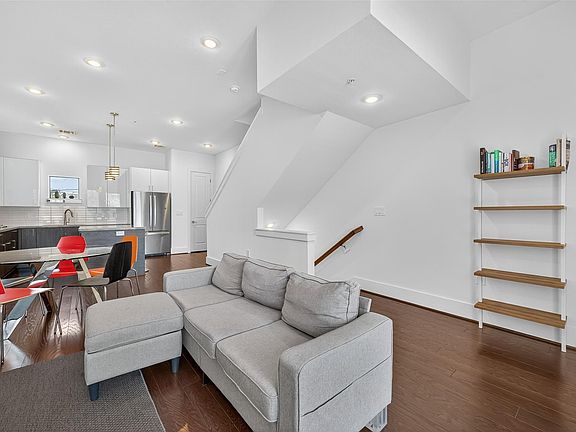 4th image of 2401 Crawford St #0