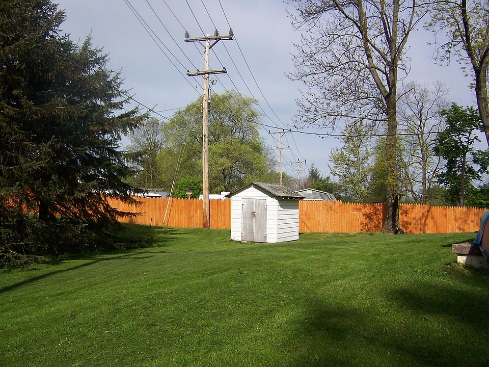 2nd image of 10 Daskem Ln #3