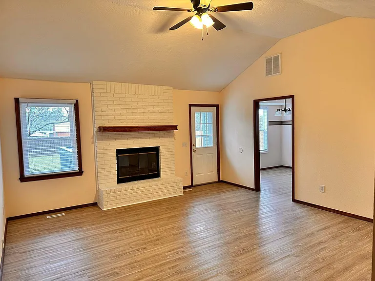 3139 W Roxbury St — Photo 5