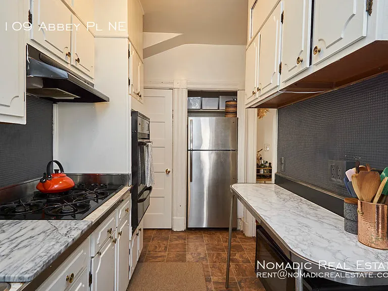 1109 Abbey Pl NE — Photo 9