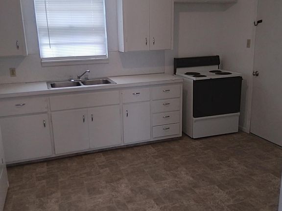 4th image of 511 S Avenue D