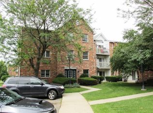 4301 W Shamrock Ln, McHenry, IL 60050