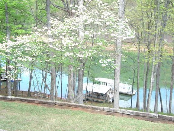 4th image of 232 Brooks Dr