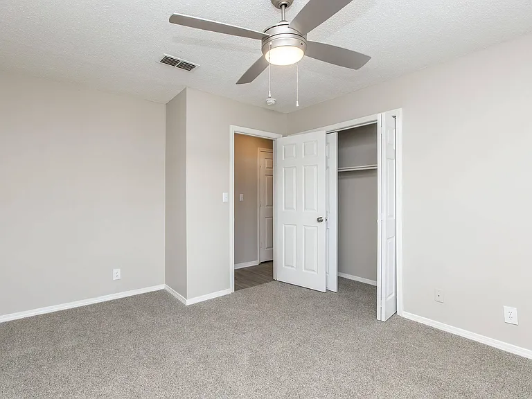 Summerfield Apartments — Photo 18