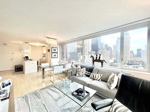 4th image of 322 W 57th St APT 26T