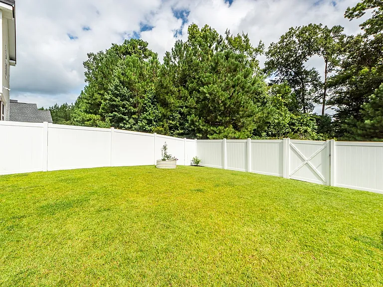 121 Hawthorne Landing Dr — Photo 22