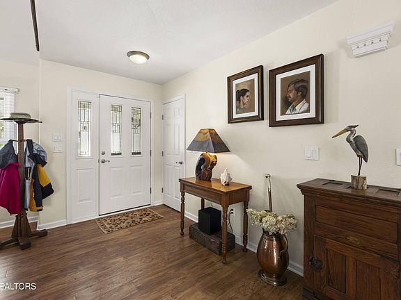 4th image of 114 Windsor Rd Lot 5