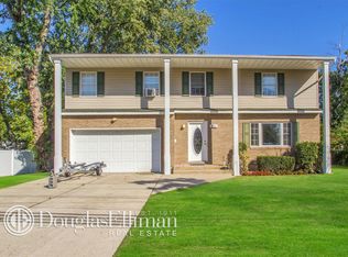 2311 S Seamans Neck Rd, Seaford, NY 11783