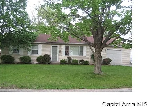 3 bed, 950 sqft, $1,600 — Photo 1