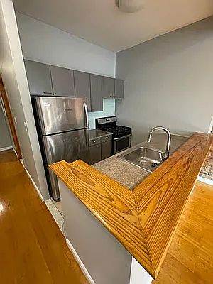 3rd image of 63 Bruckner Blvd APT 2