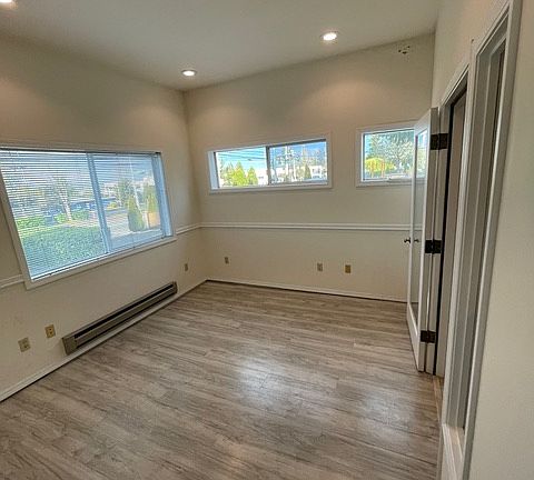 4th image of 906 6th St S #M