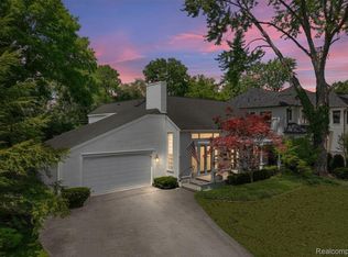 209 Chesterfield Ave, Birmingham, MI 48009