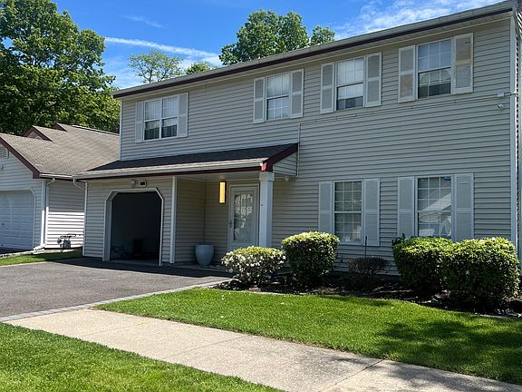 2nd image of 6 Turnberry Ct