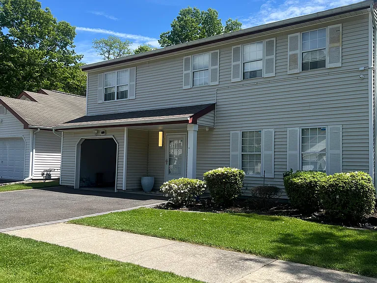 6 Turnberry Ct — Photo 2