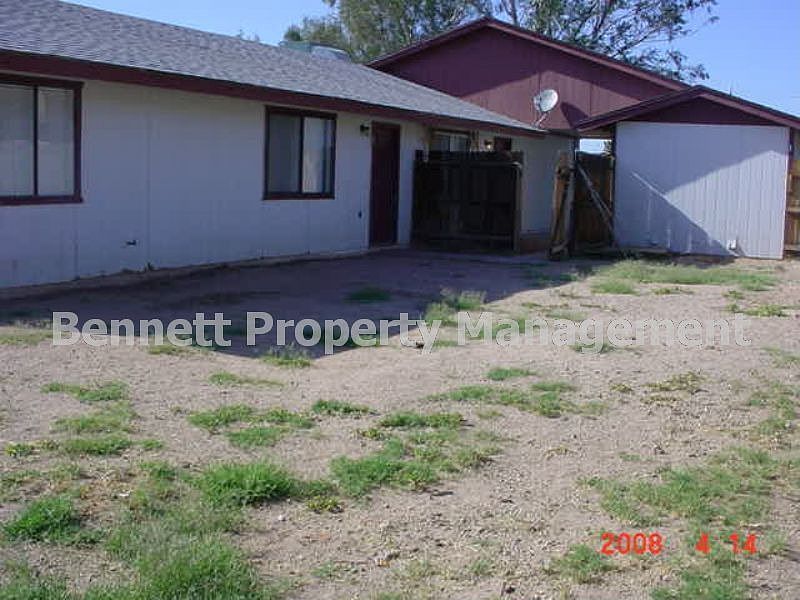 Front View of Apt
