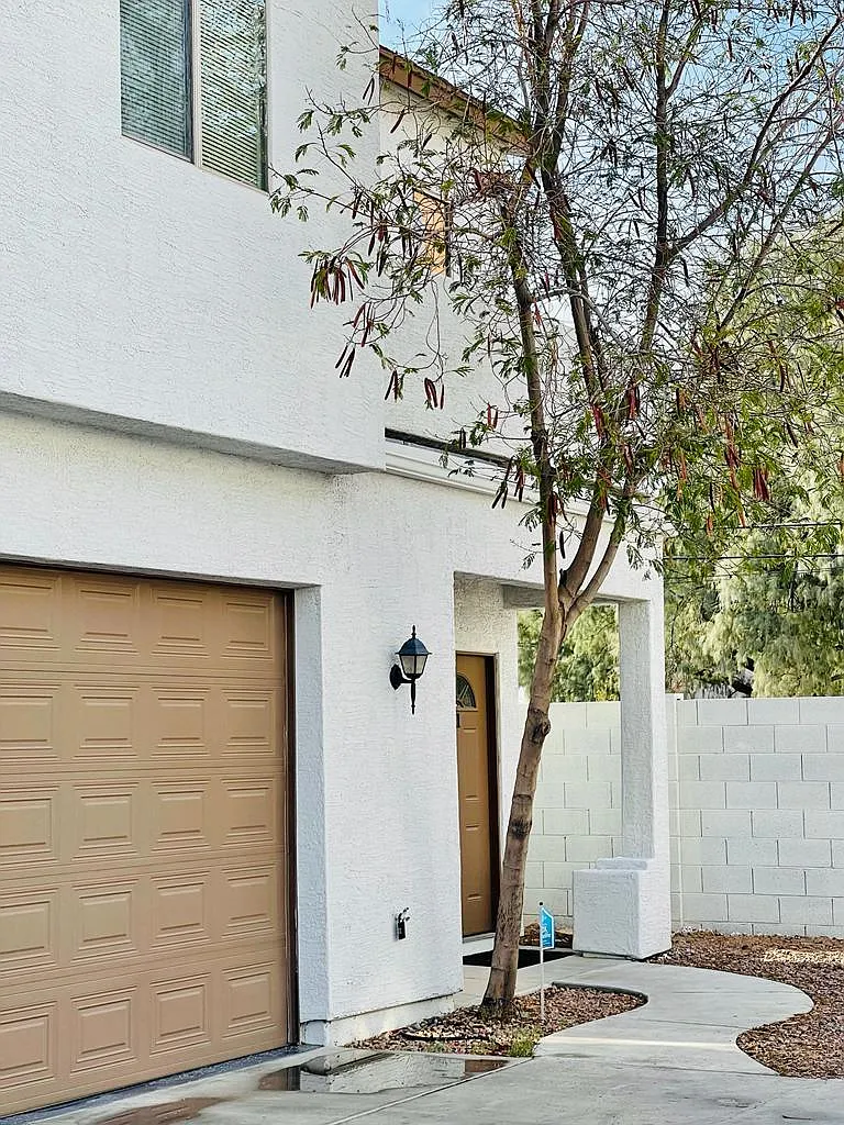 520 E Eva Street — Photo 2