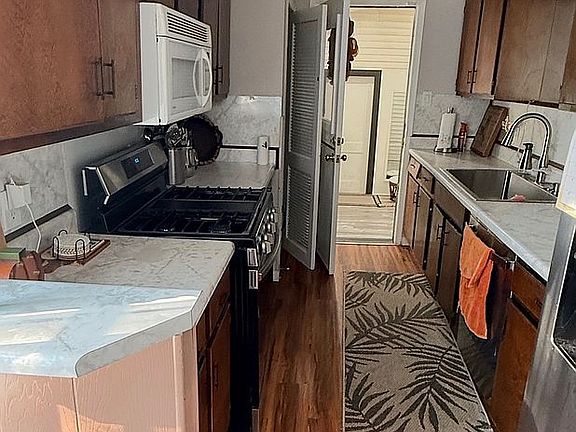 5th image of 12813 Arp St