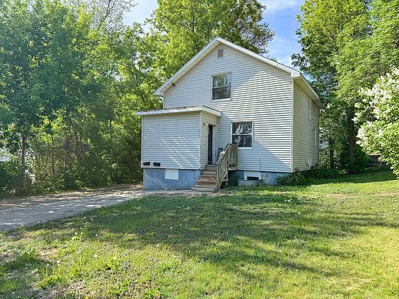 2nd image of 822 W Maple Ave