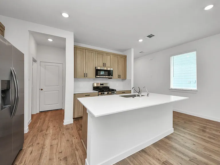 1918 Olivos St — Photo 14