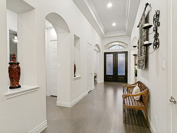 4th image of 1024 Myers Park Trl