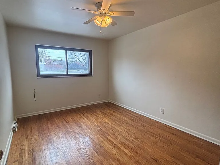 17840 Lake Shore Blvd — Photo 4