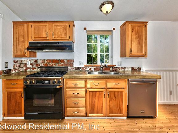 4th image of 629 University St #631