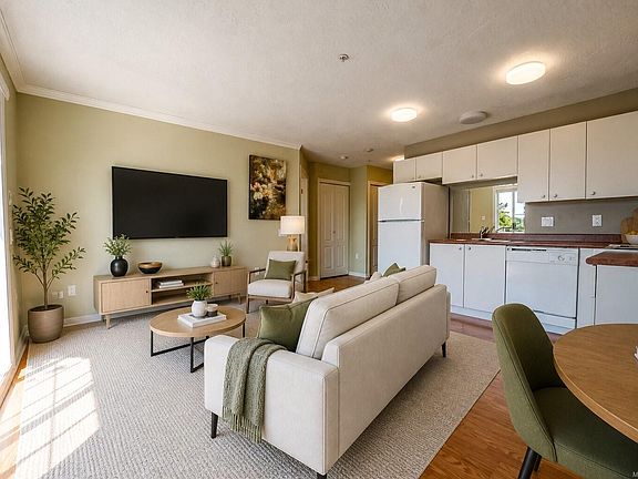 5th image of 3133 Tillicum Rd #413