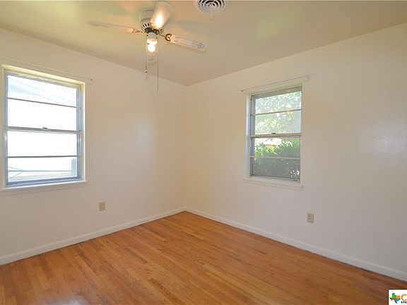 5th image of 713 S 15th St