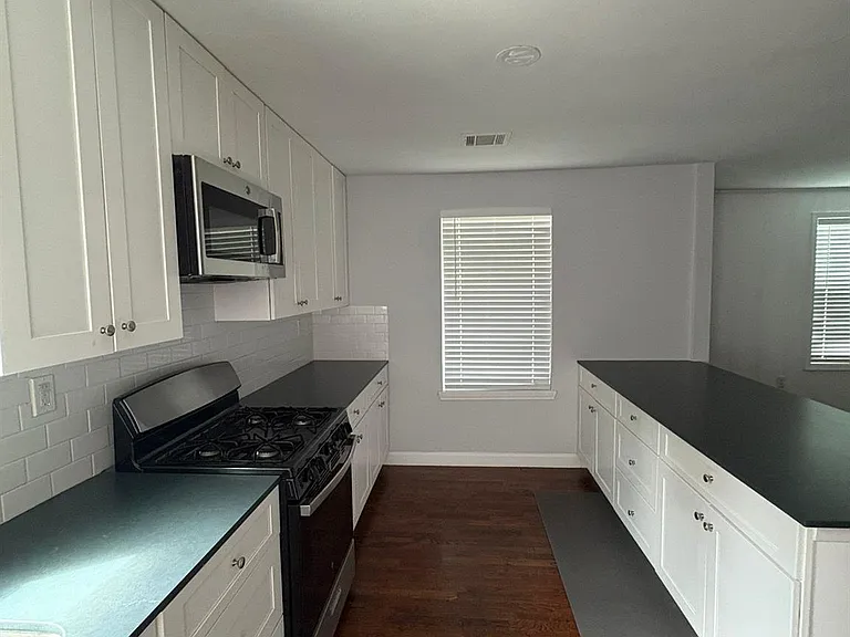 3234 Berry St — Photo 11
