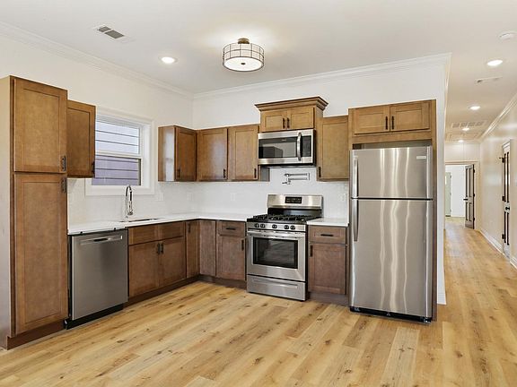 5th image of 2026 Saint Anthony St #B