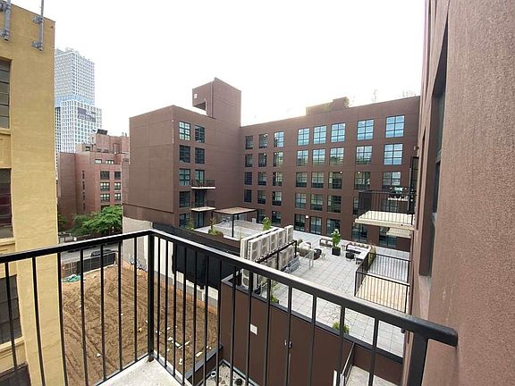 5th image of 187 Kent Ave #520B