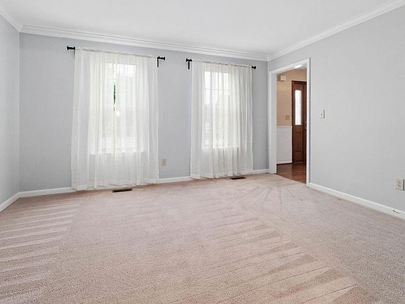 3rd image of 3924 Westbrook Dr