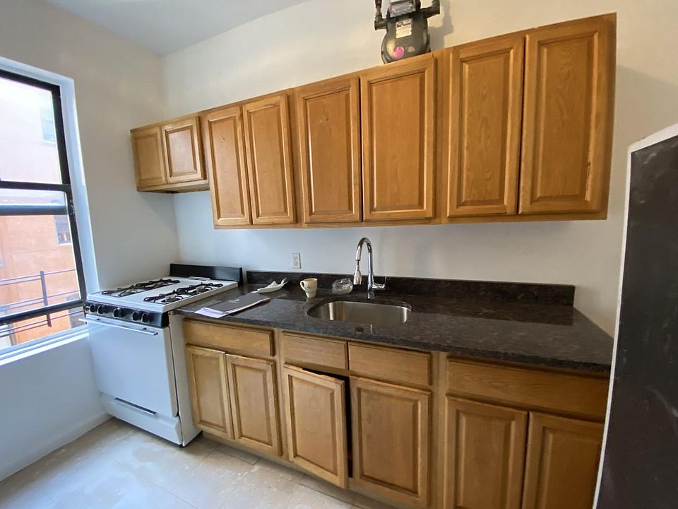 2nd image of 2835 Bainbridge Ave #4C-1