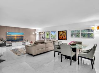 800 NE 195th St APT 220, Miami, FL 33179