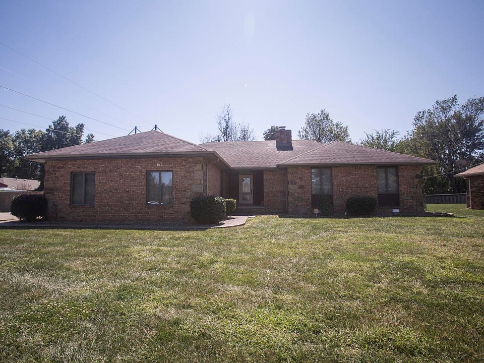 1st image of 702 W Wasson Dr