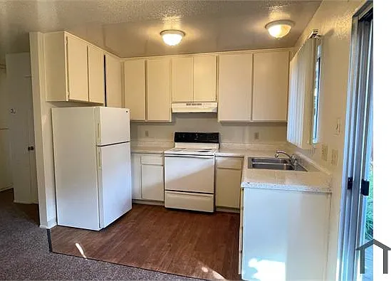 451 Fleming Ave E — Photo 4
