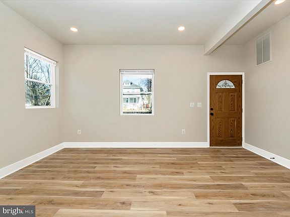 5th image of 2919 Woodland Ave