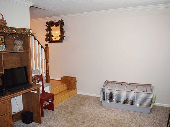 5th image of 3900 Farrington Dr