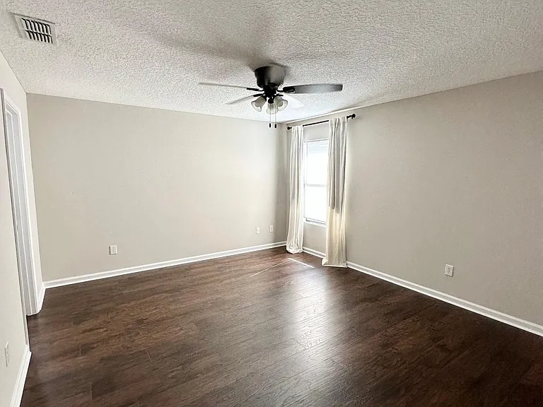 1760 Lake Shore Blvd — Photo 13