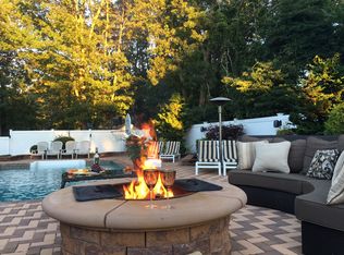 21 Greenbrier Ave, Farmingville, NY 11738