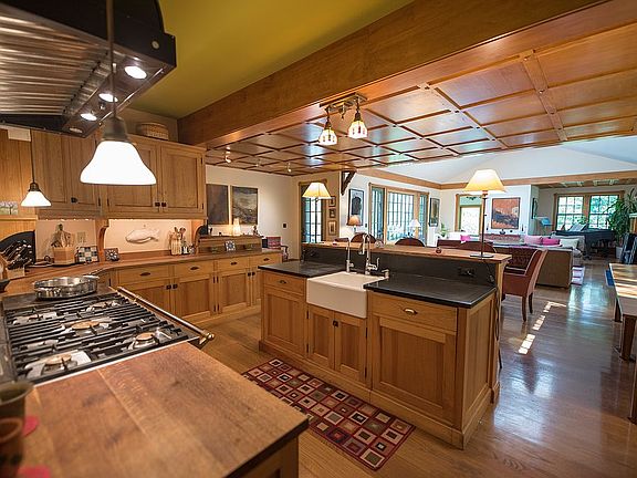 4th image of 23 Dogwood Ln