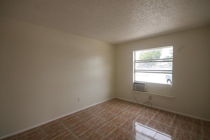 1st image of 417 N E St APT 38